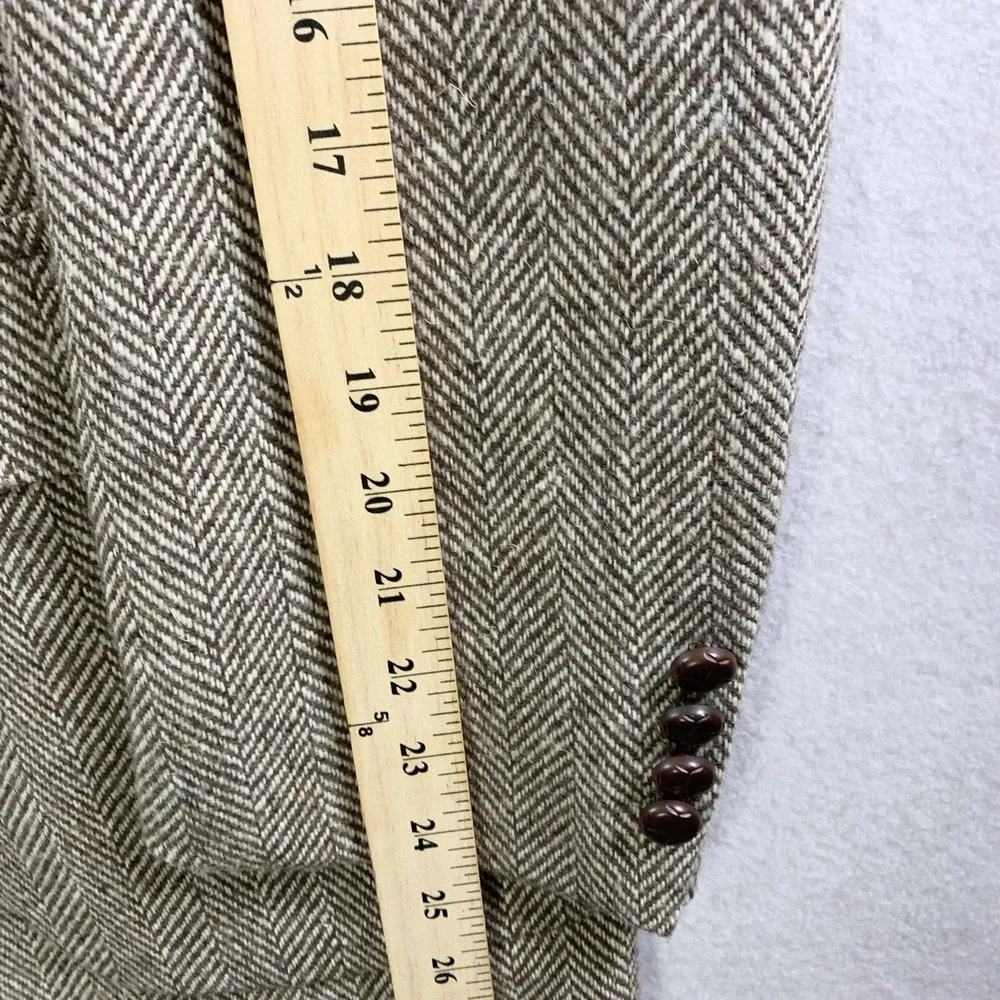 VTG Mens Herringbone Tweed Sport Coat Sz 44R Wood Buttons Ivy League Preppy